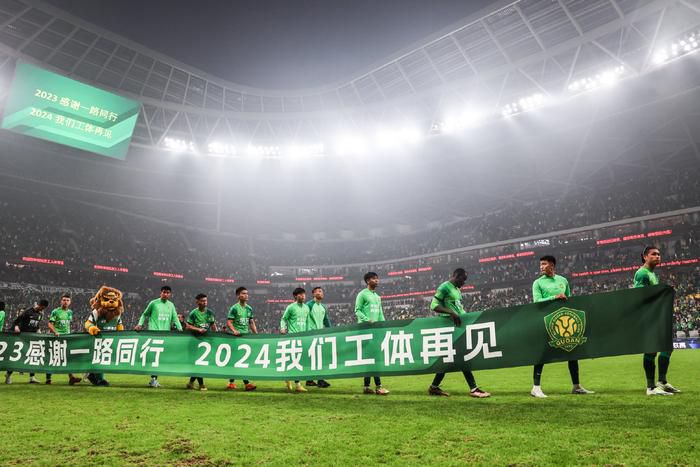 马纳表示：“我们对球队中的现有球员感到满意，我们满意他们的表现，以及教练对他们的使用方式。